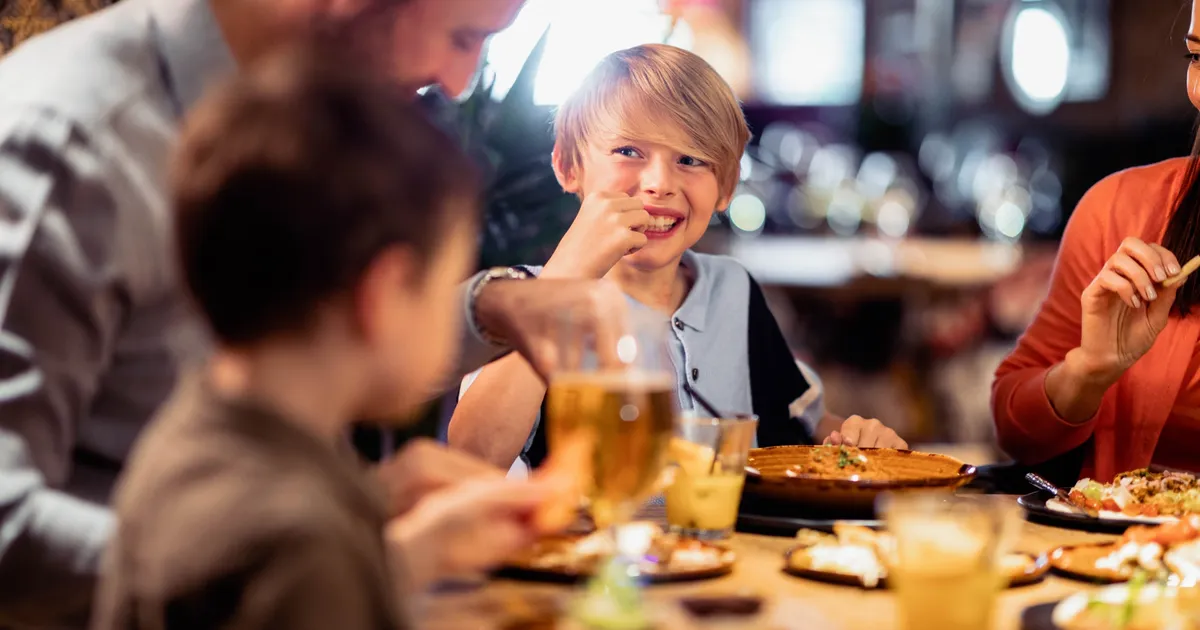 Gyerekbarát étterem a Nádas Csárdában Tiszaújvárosban családok számára